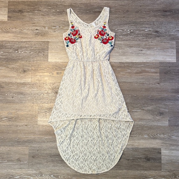 Xhilaration Dresses & Skirts - Xhilaration Cream Floral Embroidered High-Low Dress